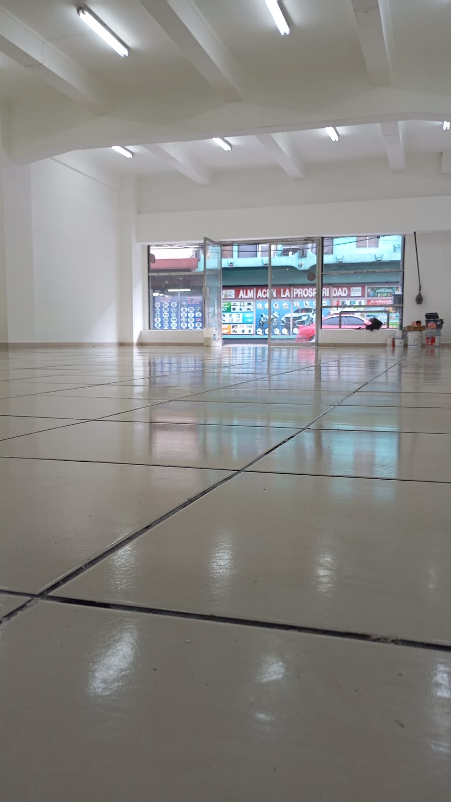 Limpieza profesional con piso brillante